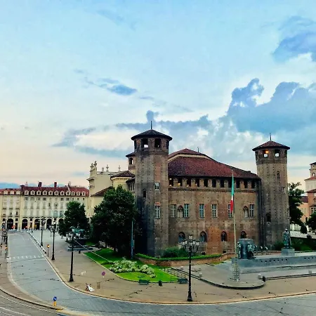 Апартаменты Watch Piazza Castello From Your Window Турин